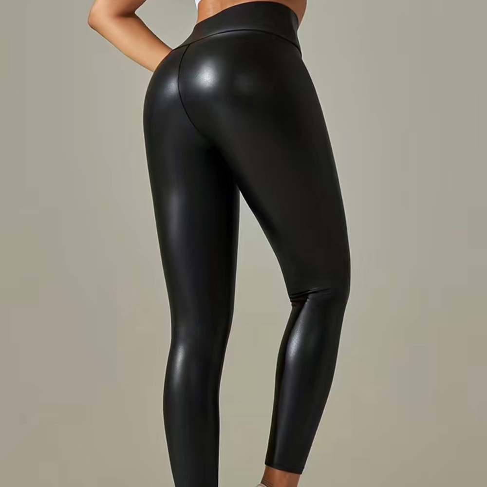 BLACK FAUX LEATHER LEGGINGS SIZE SMALL. BNWT!! - Picture 3 of 8
